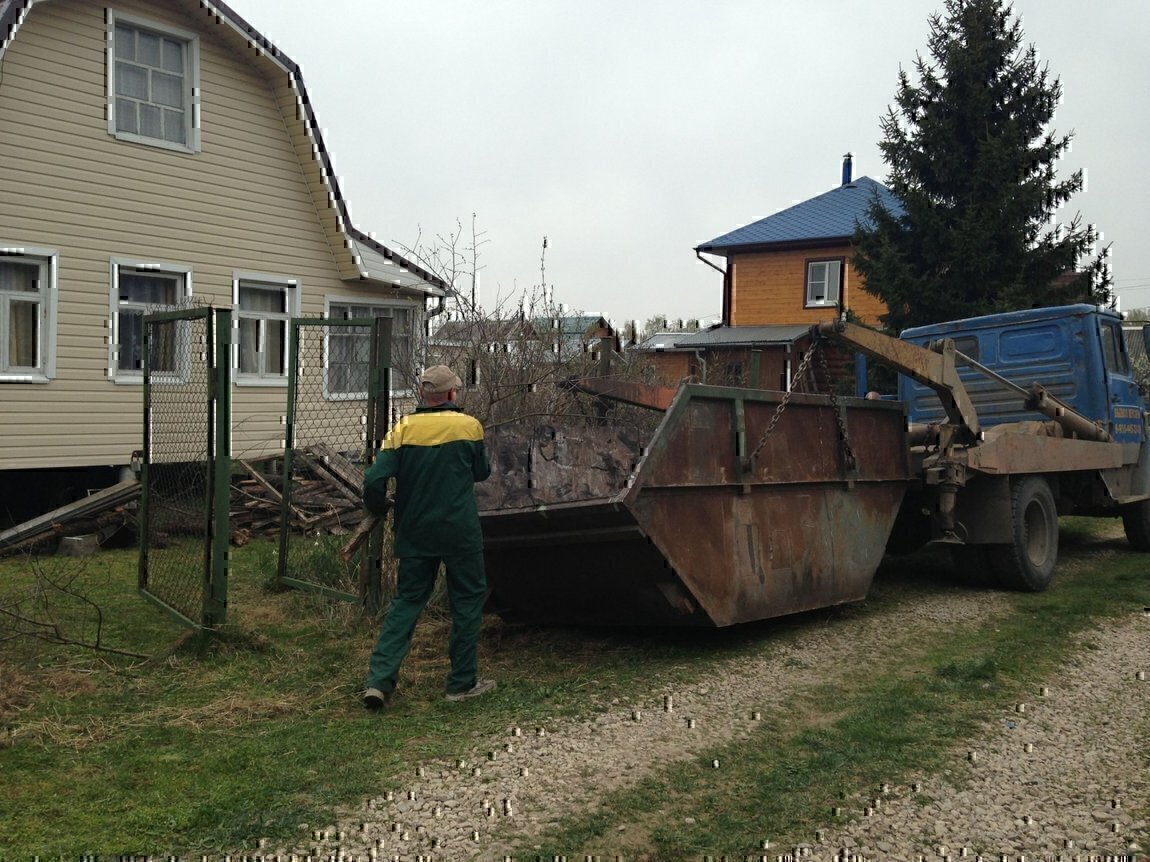 Вывоз мусора и отходов с дачи и участка СНТ в Новосибирске в октябре