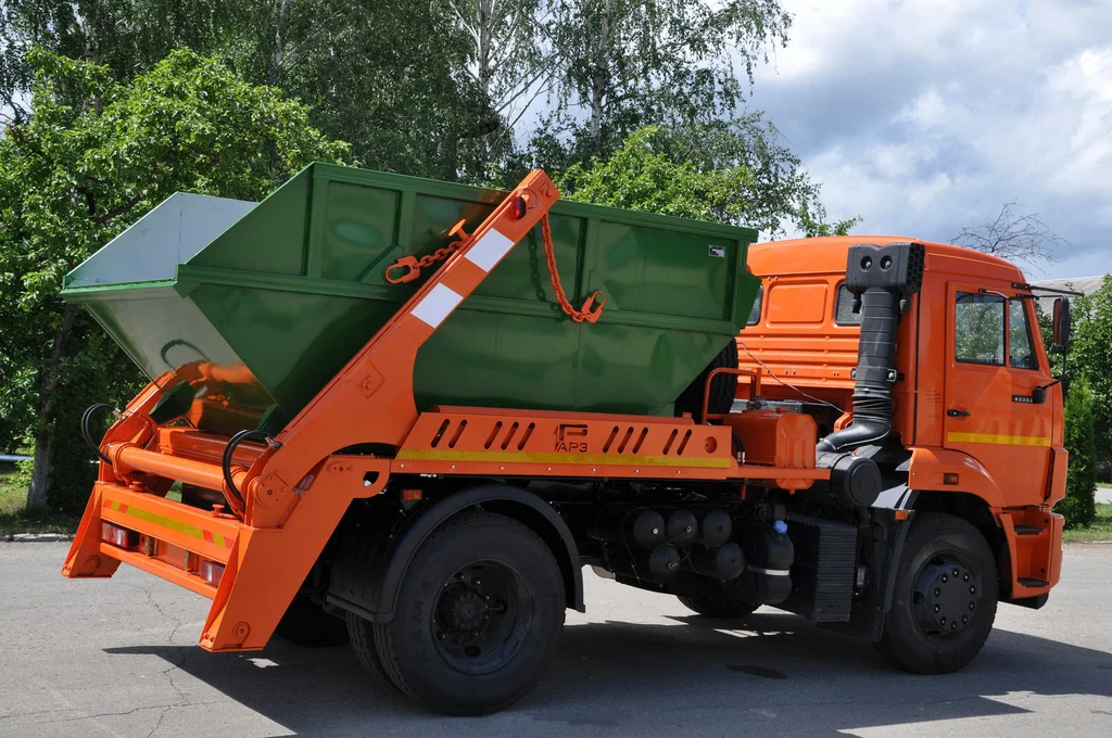 Заказ бункеровоза для вывоза мусора и отходов в Новосибирске в октябре