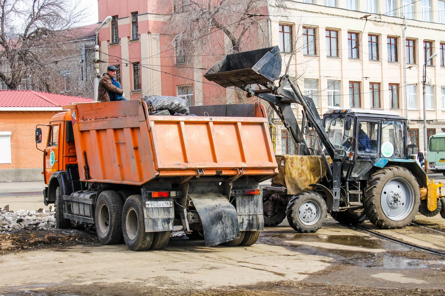 Вывоз мусора Камазом в Новосибирске – аренда и заказ Камаза 10 тонн от 2389 руб. в ПроМусор