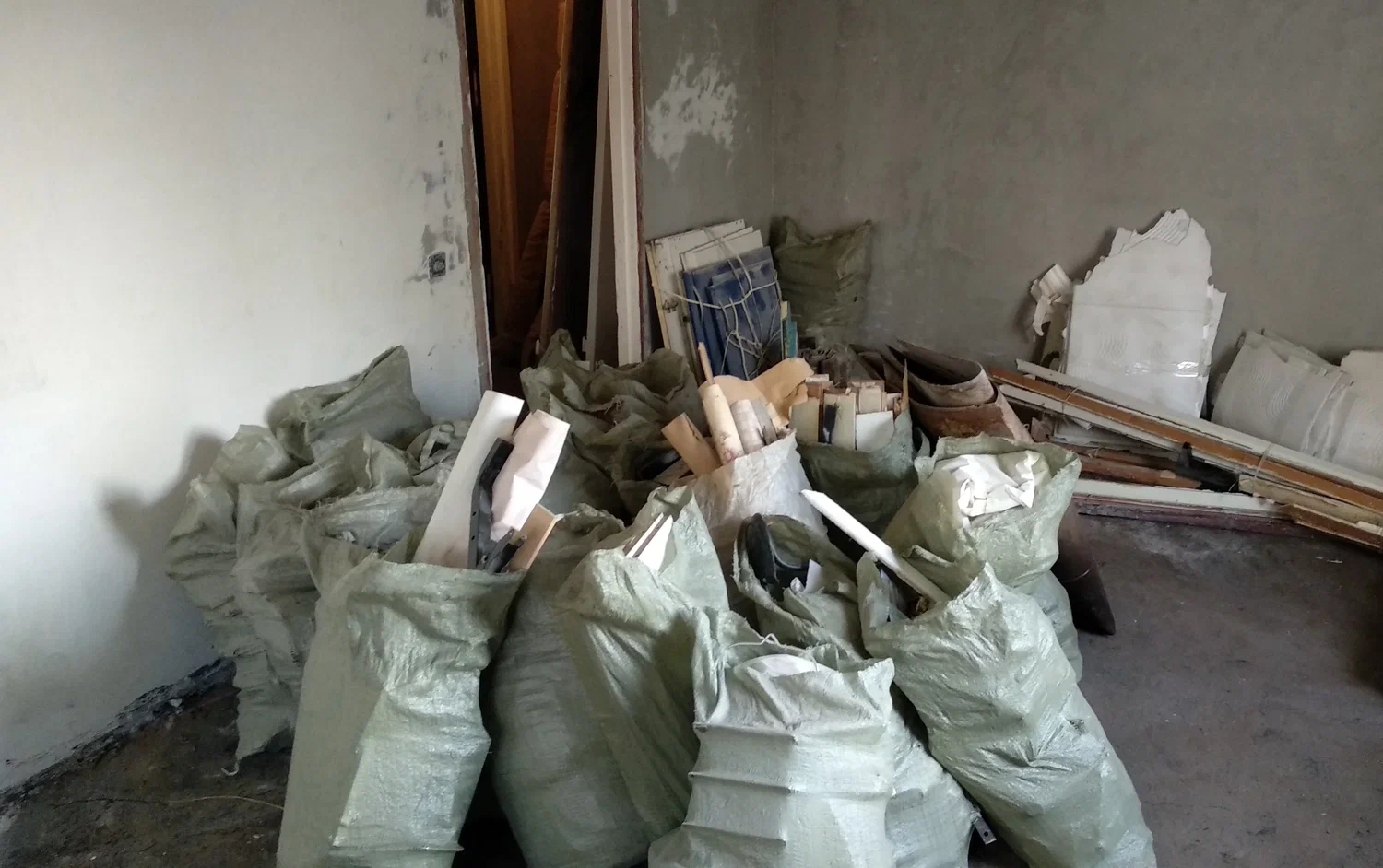 Уборка строительного мусора с вывозом и утилизацией в Новосибирске в октябре